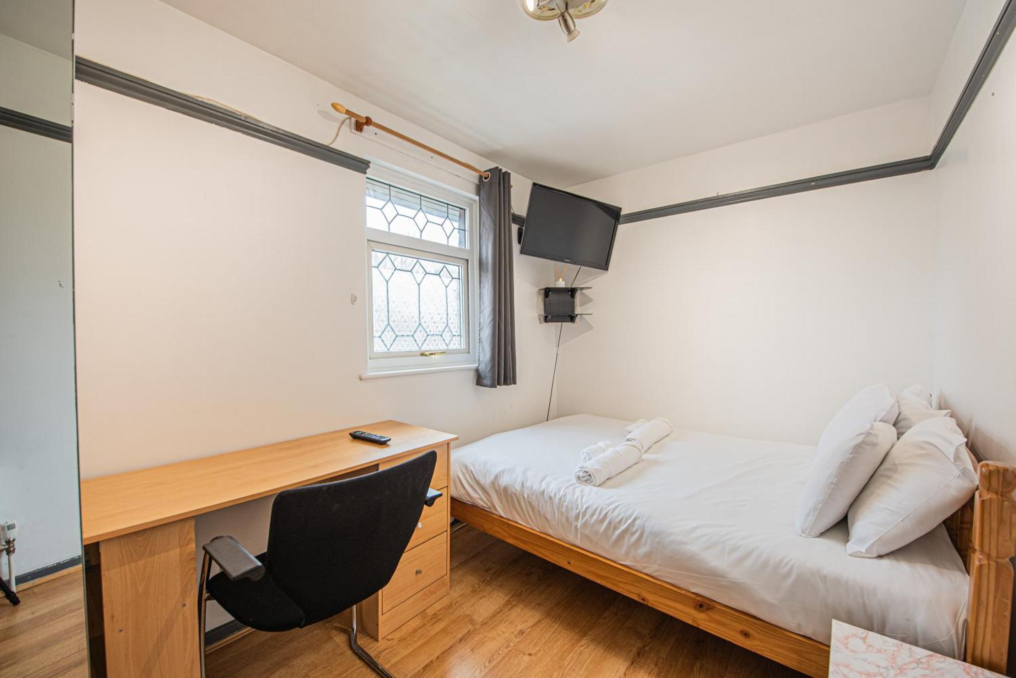 Spacious 4-bed With Garden & Free Parking Appartamento Londra