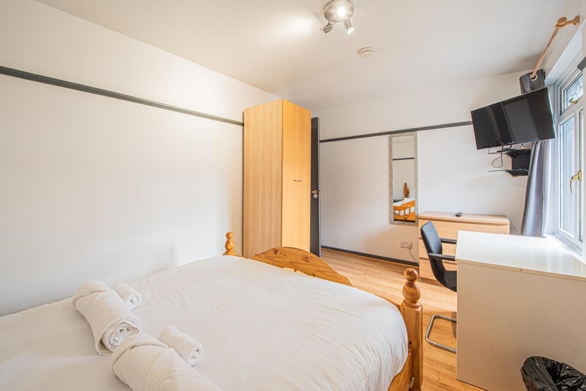 Appartamento Spacious 4-bed With Garden & Free Parking *