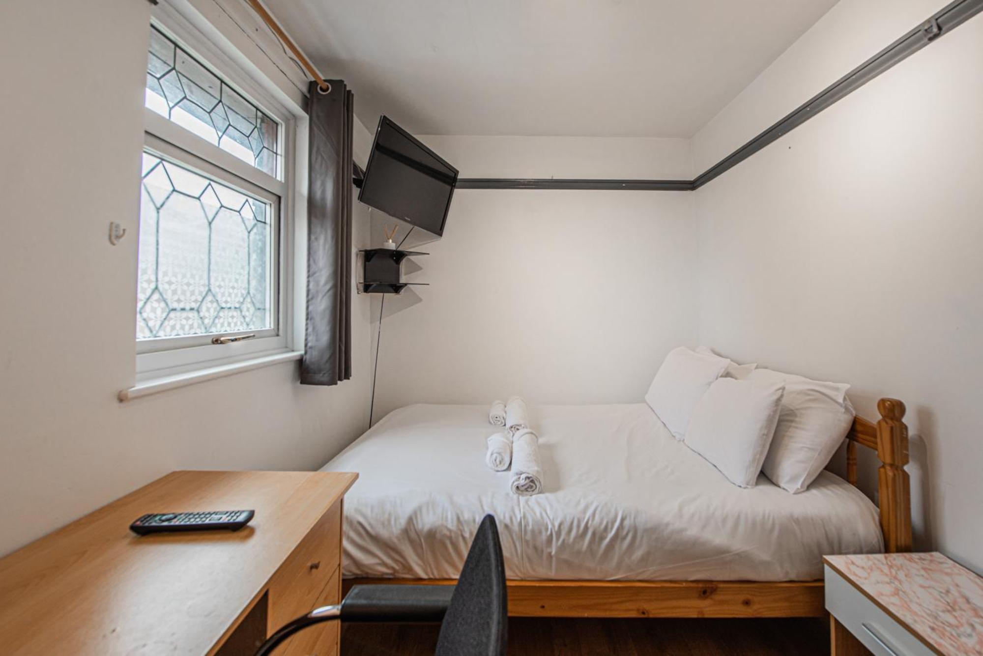 Spacious 4-bed With Garden & Free Parking *