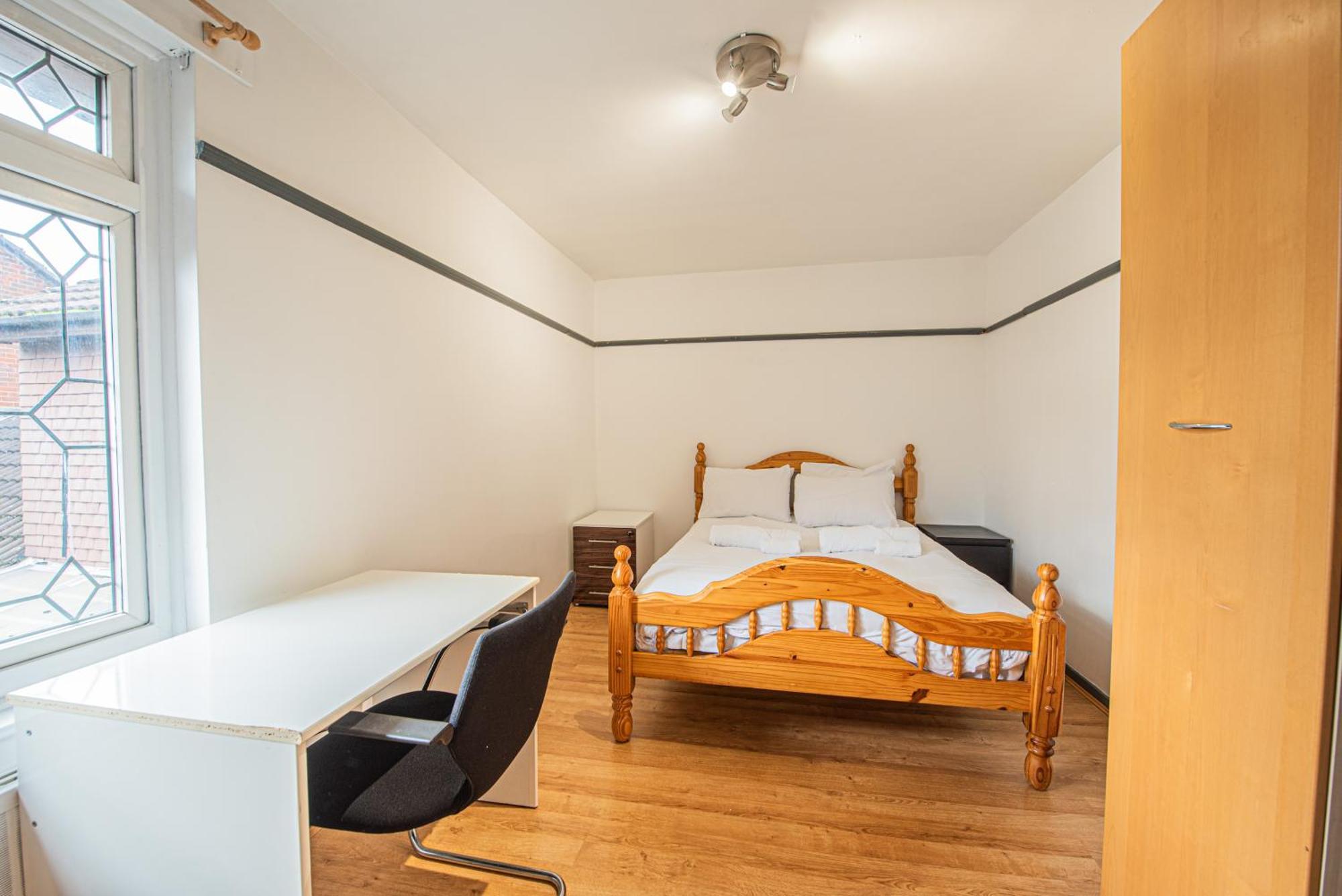 Appartamento Spacious 4-bed With Garden & Free Parking *