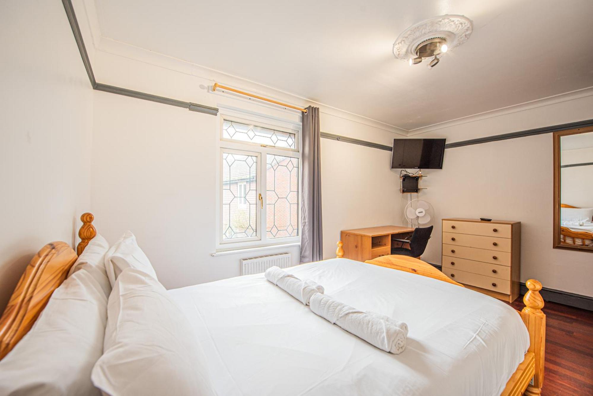 Spacious 4-bed With Garden & Free Parking Londra