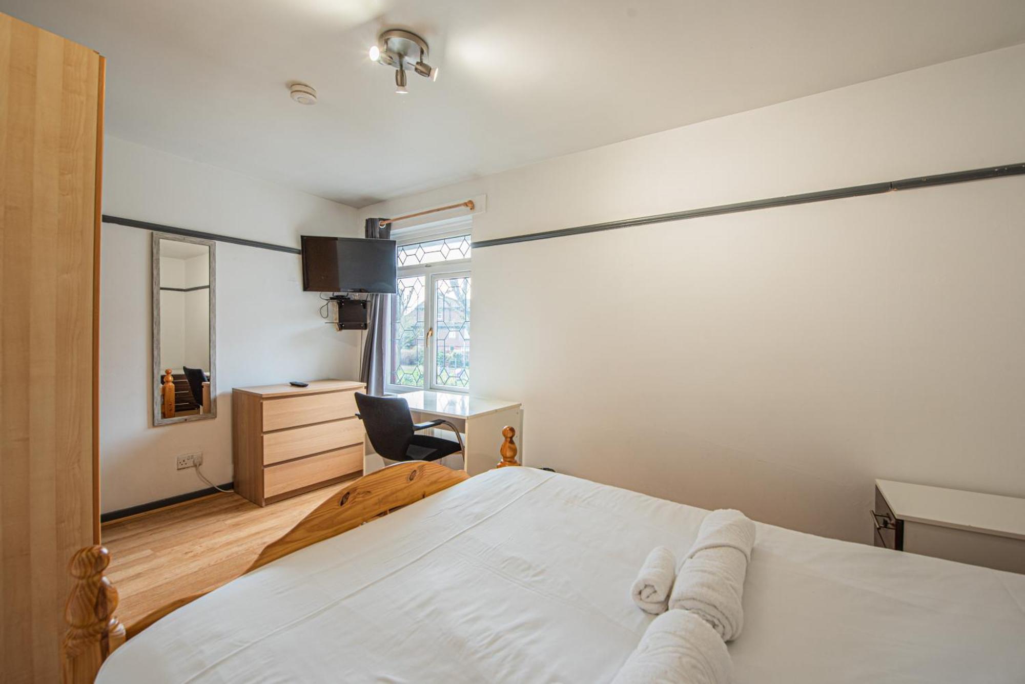 Spacious 4-bed With Garden & Free Parking * Londra