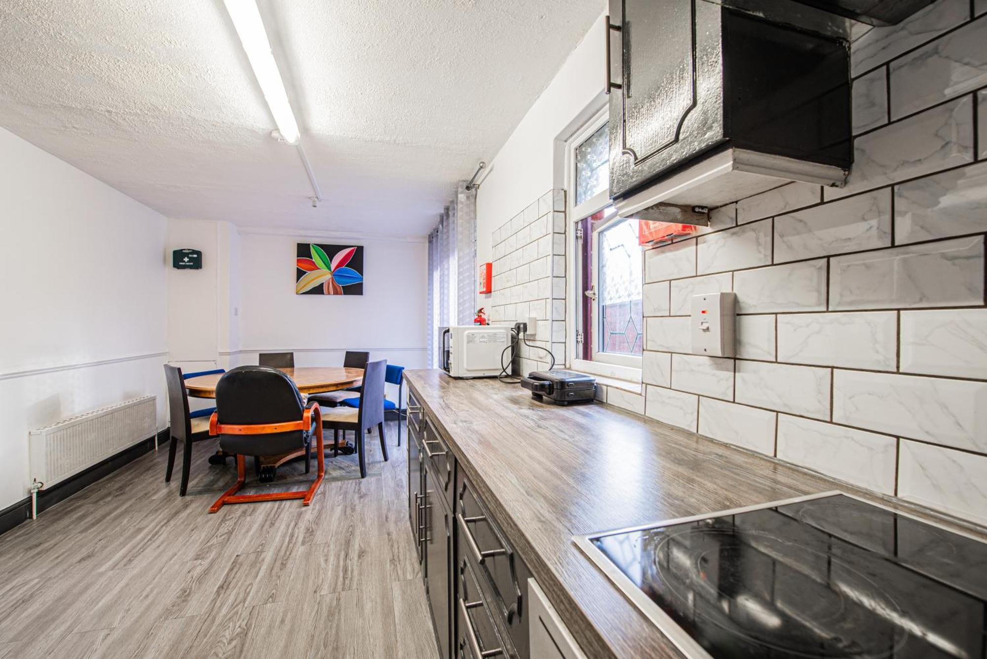 Appartamento Spacious 4-bed With Garden & Free Parking Londra