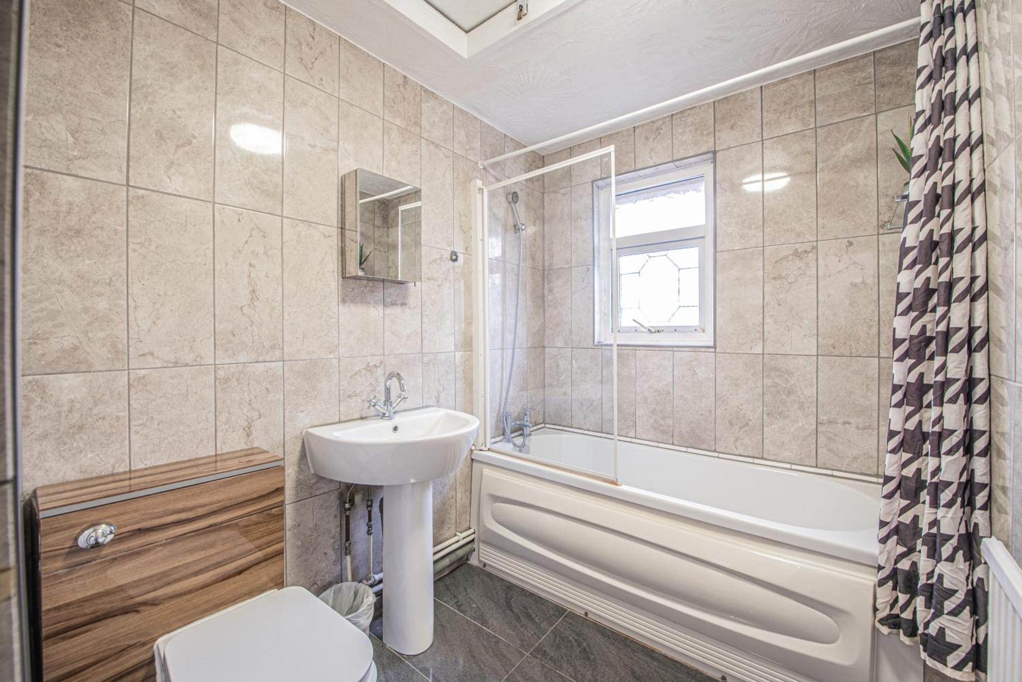 Spacious 4-bed With Garden & Free Parking * Londra