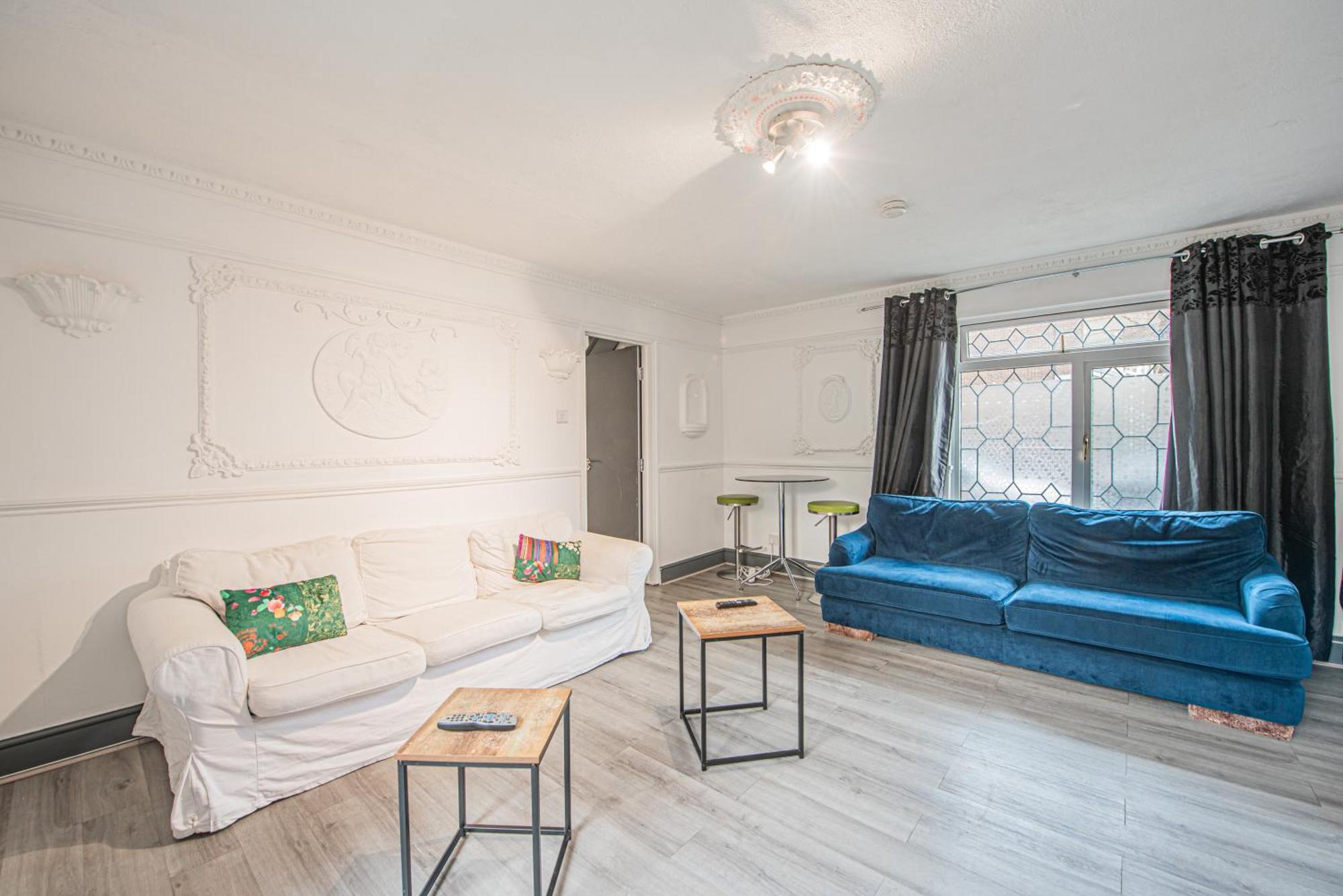 Spacious 4-bed With Garden & Free Parking *