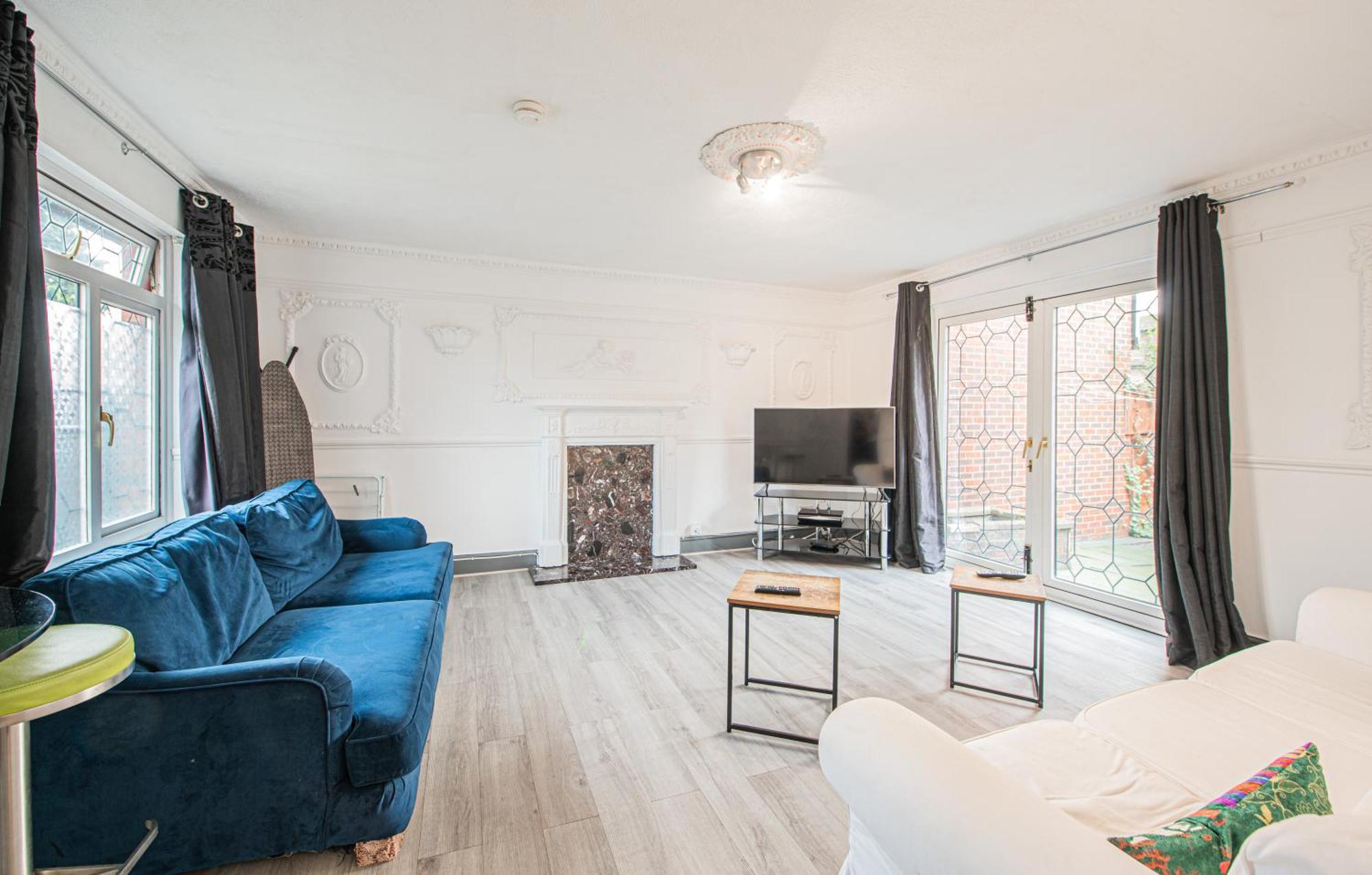 Appartamento Spacious 4-bed With Garden & Free Parking *